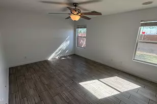 24185 W Desert Bloom St, Buckeye, AZ 85326 - Photo 10