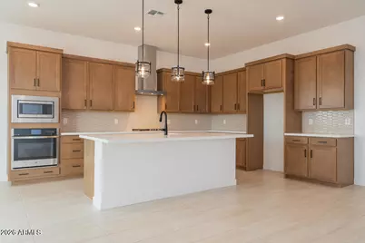 17641 W Highland Avenue, Goodyear, AZ 85395 - Photo 2