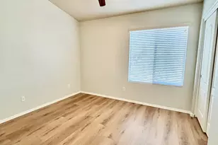 2725 E Mine Creek Rd, Phoenix, AZ 85024 - Photo 16
