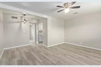 2942 N 34th Place #15, Phoenix, AZ 85018 - Photo 2