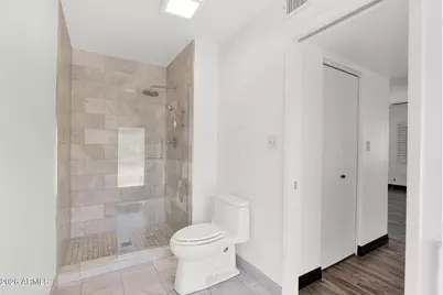 2818 E Calaveros Drive, Phoenix, AZ 85028 - Photo 14