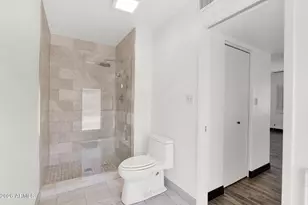 2818 E Calaveros Dr, Phoenix, AZ 85028 - Photo 14