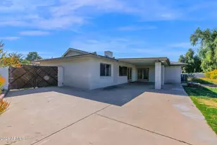 2818 E Calaveros Dr, Phoenix, AZ 85028 - Photo 30
