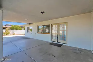 2818 E Calaveros Dr, Phoenix, AZ 85028 - Photo 28