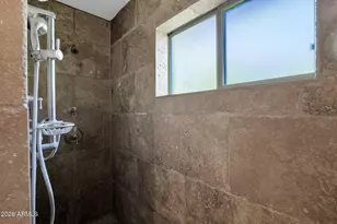 2818 E Calaveros Dr, Phoenix, AZ 85028 - Photo 20