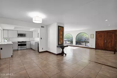 2818 E Calaveros Drive, Phoenix, AZ 85028 - Photo 10