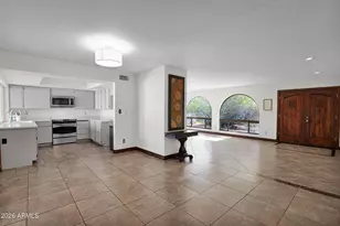 2818 E Calaveros Dr, Phoenix, AZ 85028 - Photo 10