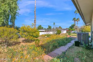 2818 E Calaveros Dr, Phoenix, AZ 85028 - Photo 32