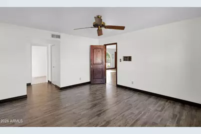 2818 E Calaveros Drive, Phoenix, AZ 85028 - Photo 12