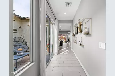 2948 E Crest Lane, Phoenix, AZ 85050 - Photo 2