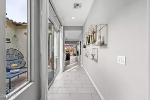 2948 E Crest Ln, Phoenix, AZ 85050 - Photo 2