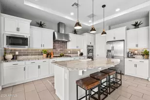 2948 E Crest Ln, Phoenix, AZ 85050 - Photo 10