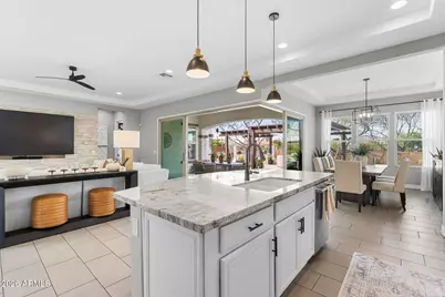 2948 E Crest Lane, Phoenix, AZ 85050 - Photo 12