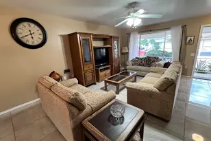 9711 W Hawthorn Ct, Sun City, AZ 85351 - Photo 6