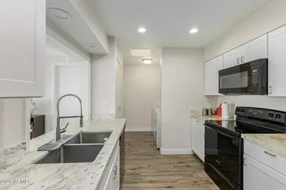 10416 W Bright Angel Circle, Sun City, AZ 85351 - Photo 12