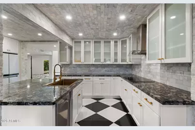 7240 N Via De La Montana --, Scottsdale, AZ 85258 - Photo 10