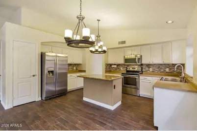 10213 W Daley Lane, Peoria, AZ 85383 - Photo 6