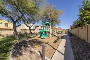 2725 E Mine Creek Rd, Phoenix, AZ 85024 - Photo 20