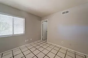 1032 E Michelle Dr, Phoenix, AZ 85022 - Photo 18
