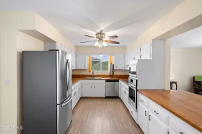 10802 W Cumberland Drive, Sun City, AZ 85351 - Photo 12