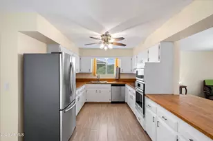 10802 W Cumberland Dr, Sun City, AZ 85351 - Photo 12