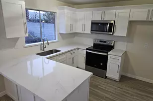 8949 W Cinnabar Ave, Peoria, AZ 85345 - Photo 6