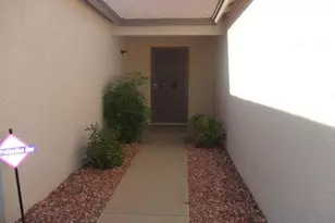 10831 W Laurie Ln, Peoria, AZ 85345 - Photo 2