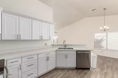 10831 W Laurie Lane, Peoria, AZ 85345 - Photo 4