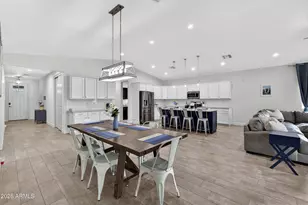 8942 N 15th Ln, Phoenix, AZ 85021 - Photo 2