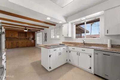 8520 E Roma Avenue, Scottsdale, AZ 85251 - Photo 14