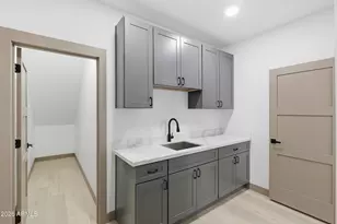 2813 E Trumbull Rd, Phoenix, AZ 85040 - Photo 18