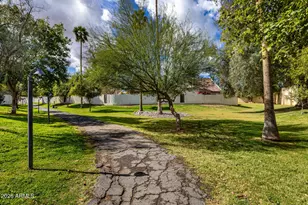 2151 E Sanos Dr, Tempe, AZ 85281 - Photo 40