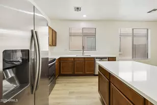 3129 W T Ryan Ln, Phoenix, AZ 85041 - Photo 8