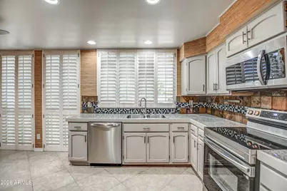 8647 E Devonshire Avenue, Scottsdale, AZ 85251 - Photo 10