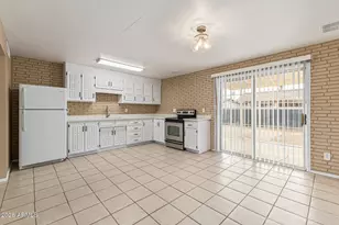 7937 W Hazelwood St, Phoenix, AZ 85033 - Photo 6