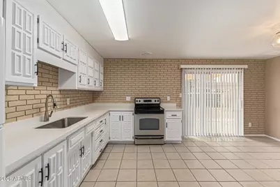 7937 W Hazelwood Street, Phoenix, AZ 85033 - Photo 8
