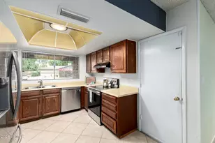 10221 N 52nd Ave, Glendale, AZ 85302 - Photo 6