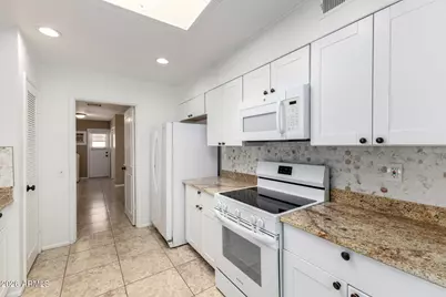 9425 W Rolling Hills Drive, Sun City, AZ 85351 - Photo 18