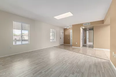 9425 W Rolling Hills Drive, Sun City, AZ 85351 - Photo 4