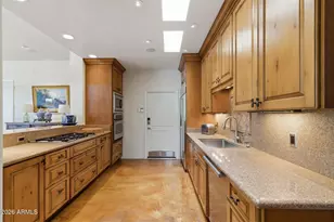 5652 N Scottsdale Rd, Paradise Valley, AZ 85253 - Photo 6