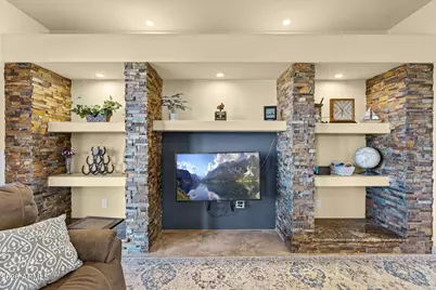 112 W Circle Mountain Road, New River, AZ 85087 - Photo 28
