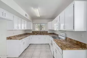 3025 E Woodland Dr, Phoenix, AZ 85048 - Photo 8