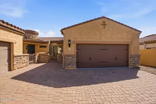 1813 N Red Cliff, Mesa, AZ 85207 - Photo 2