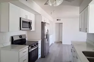 10748 W Hope Dr, Sun City, AZ 85351 - Photo 4