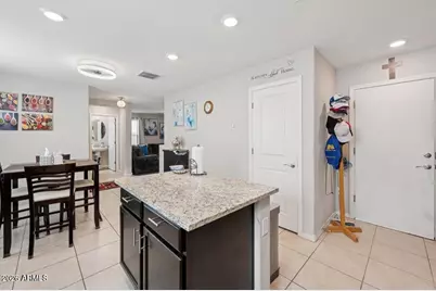 8215 W Albeniz Place, Phoenix, AZ 85043 - Photo 8