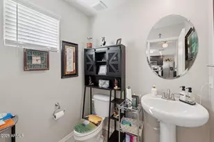 8215 W Albeniz Pl, Phoenix, AZ 85043 - Photo 14