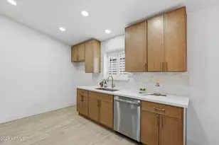 4716 E Lone Cactus Dr, Phoenix, AZ 85050 - Photo 10