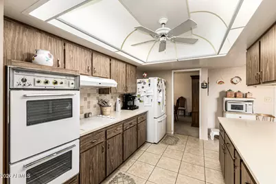 10422 W Roundelay Circle, Sun City, AZ 85351 - Photo 16