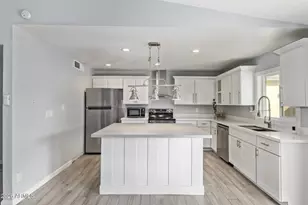 8051 W Mariposa Dr, Phoenix, AZ 85033 - Photo 6