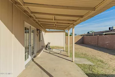 8051 W Mariposa Drive, Phoenix, AZ 85033 - Photo 16